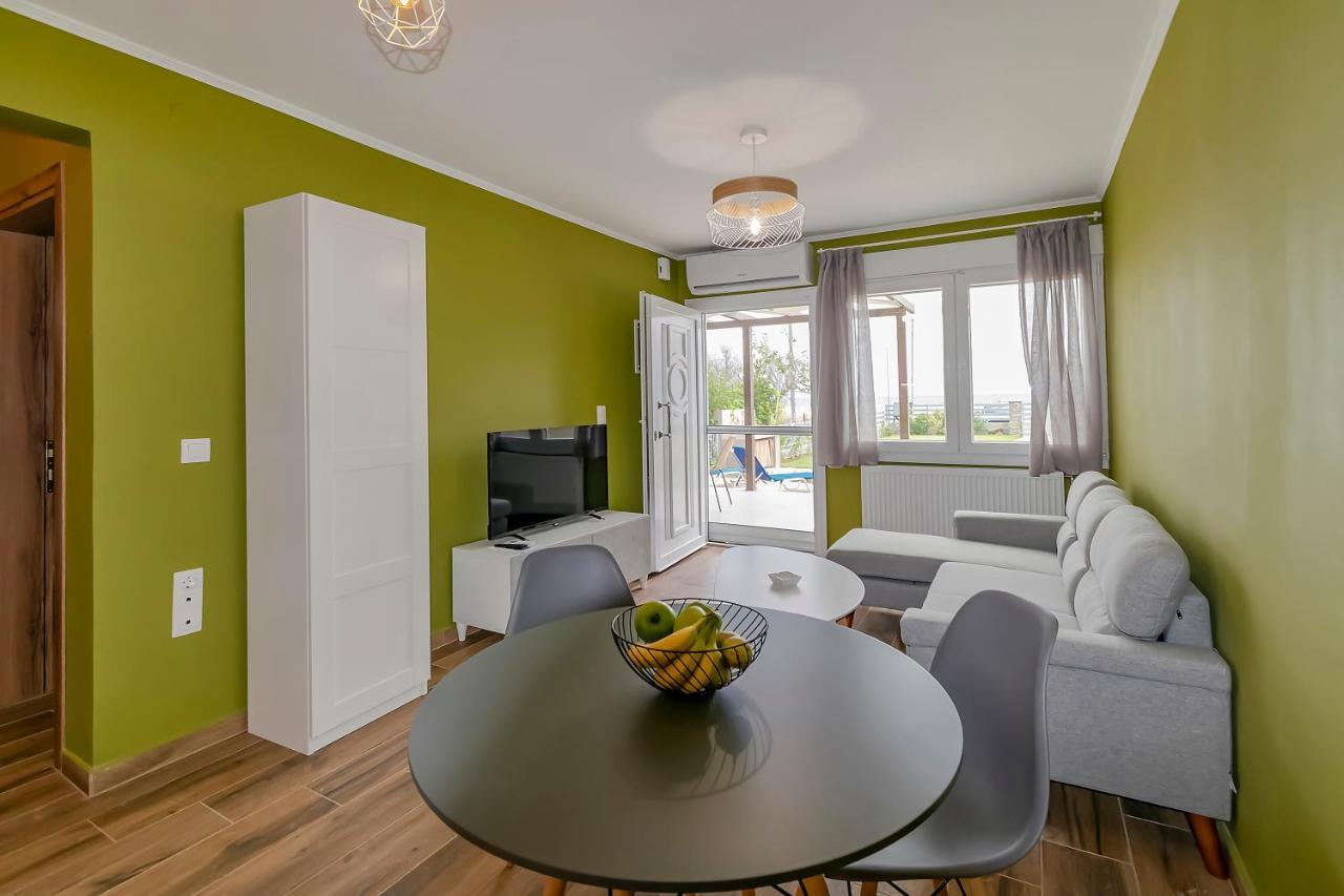 Azzurro Seafront Houses Nea Kallikrateia ภายนอก รูปภาพ